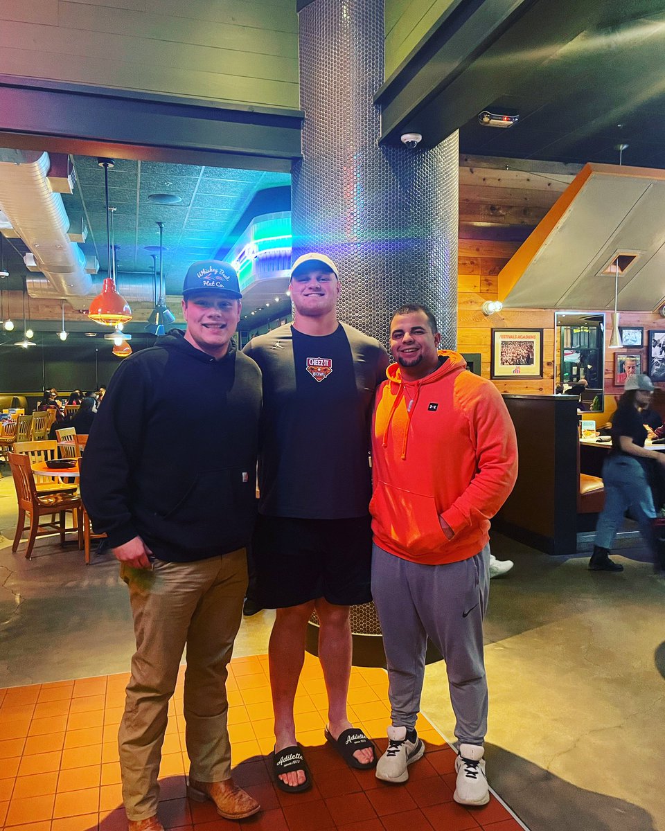 It’s always good to catch up with your guys! Hope you guys have a great second semester! Keep working hard! #PCTRAINED #WEoverme #consistency #goodfoodgoodcompany #familyfun