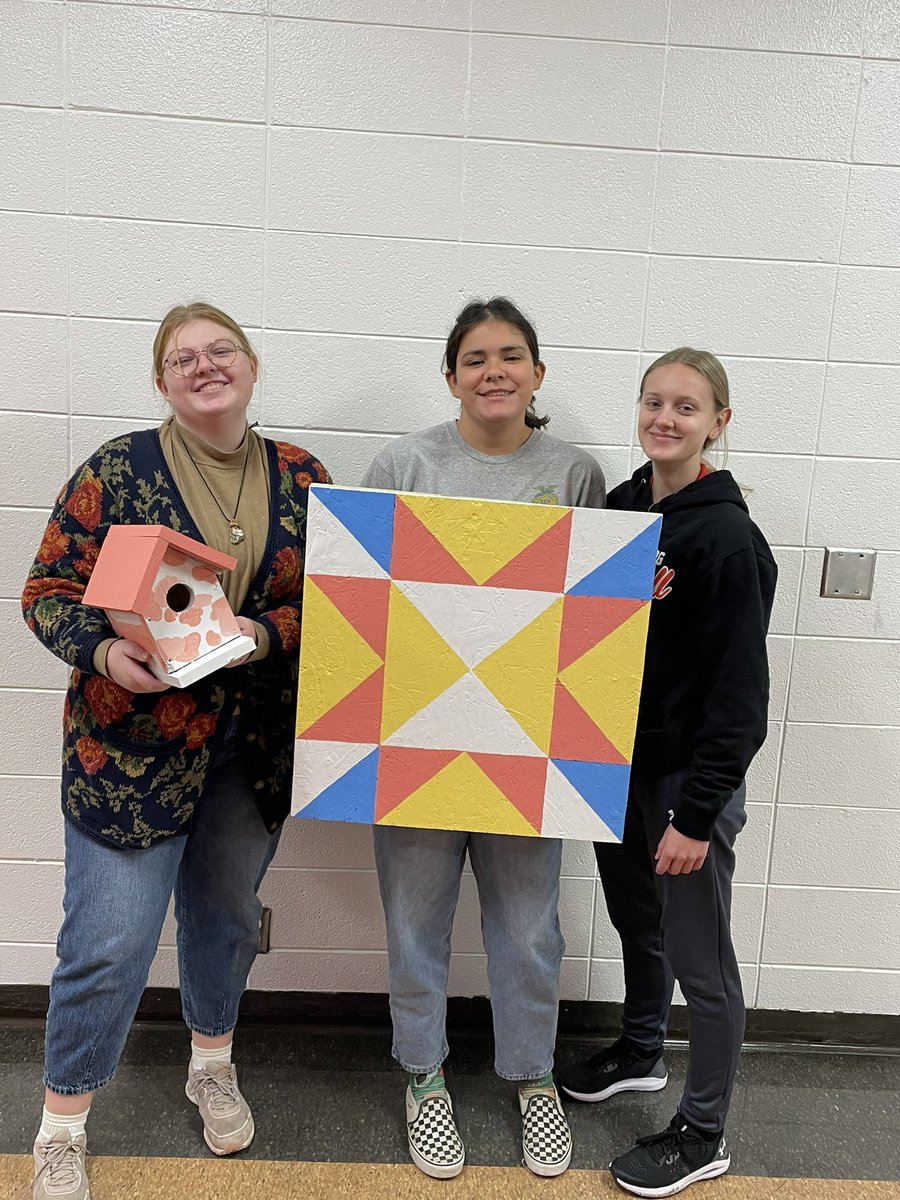 Coach_Adkins1's tweet photo. First two barn quilts done of the year. #transformations applied. #GeometryInConstruction
@PlattsburgHS
@CoachBurnz
@valparra1422
@PeanutsMami1025
@jessica_carnie https://t.co/qAx131XjOU
