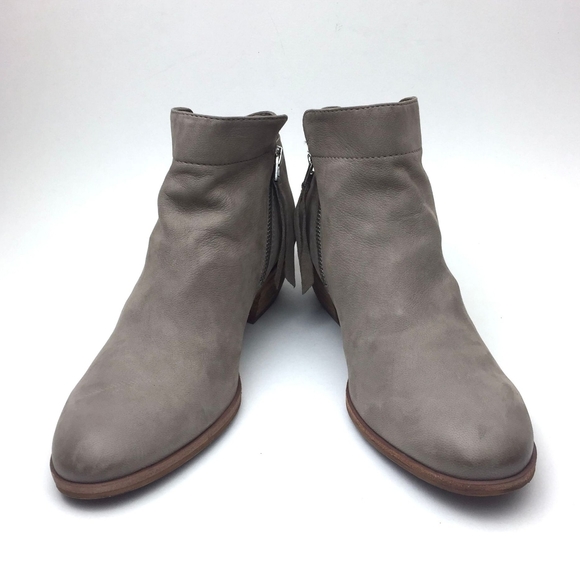 BoBlake20712955's tweet photo. So good I had to share! Check out all the items I'm loving on @Poshmarkapp from @DesignerCloset5 #poshmark #fashion #style #shopmycloset #blondo #samedelman: https://t.co/pUYLnfsrIP https://t.co/7V5pKc2FO6