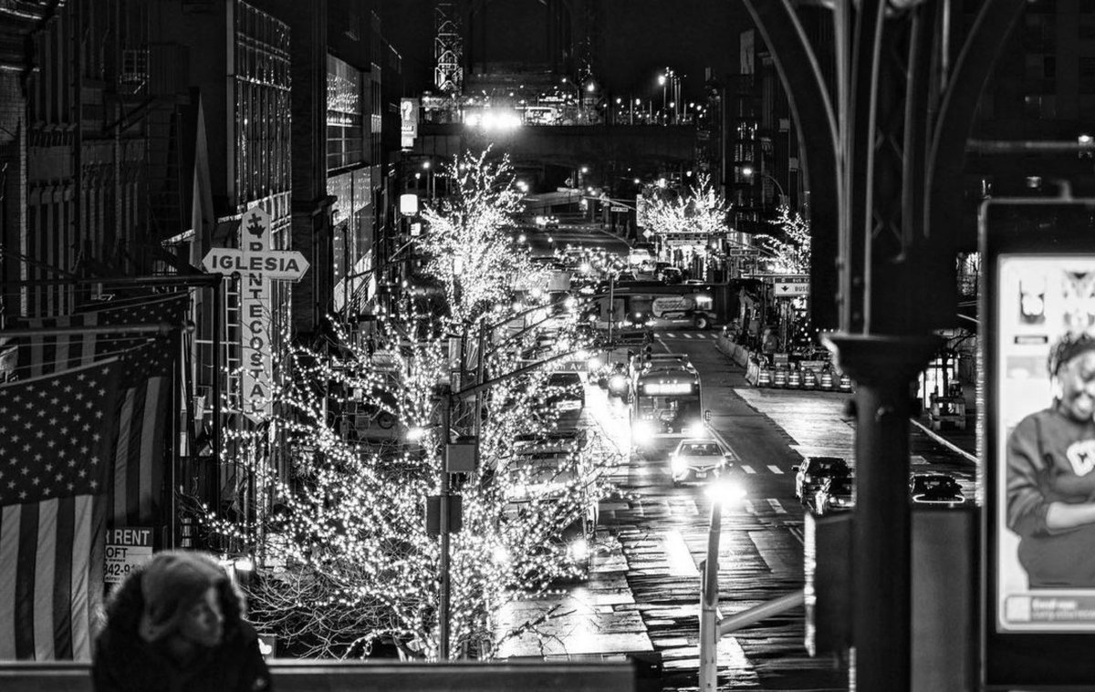 Friday night lights along East 125. 💡💡💡Much love to <a href="/UrbanGardenNYC/">Urban Garden Center</a> making this year’s Winter Lights more bright and magical than ever before. #Harlem #EastHarlem #ElBarrio #Community #SmallBusiness #WinterLights [📸 @vivarphoto]