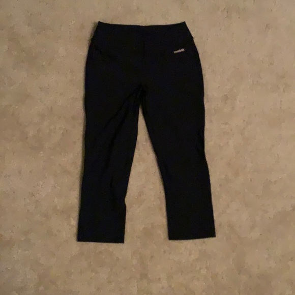 vanderhoof_m's tweet photo. So good I had to share! Check out all the items I'm loving on @Poshmarkapp from @NancyHndez #poshmark #fashion #style #shopmycloset #reebok: https://t.co/bkxuta80HC https://t.co/Fz0JLGfsJ4