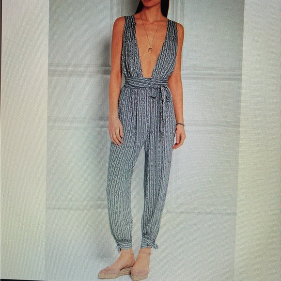 nastroness3's tweet photo. So good I had to share! Check out all the items I'm loving on @Poshmarkapp #poshmark #fashion #style #shopmycloset #converse #marahoffman #pinko: https://t.co/M5YwQzqsQG https://t.co/bWekamO6zg