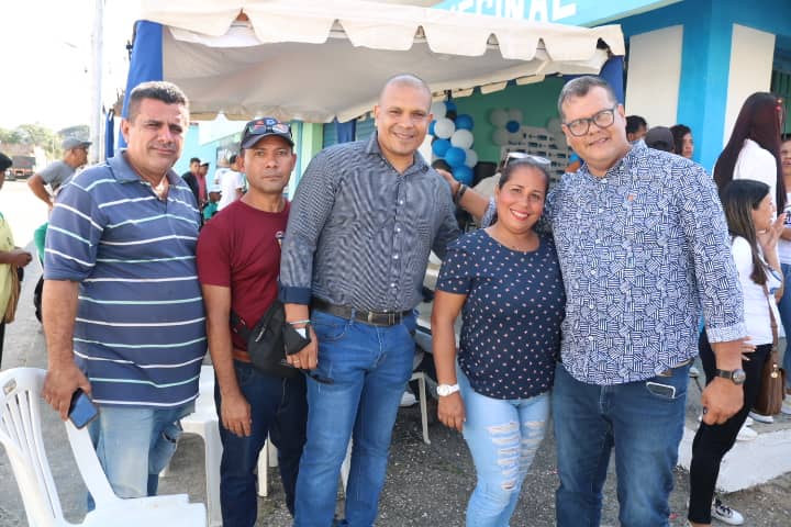 futuropalavecin's tweet photo. El futuro de nuestro país es el éxito de la unión democrática. 

Hoy parte de nuestro equipo Municipal asistieron a la inauguración de la sede de nuestros compañeros de Fuerza Vecinal en nuestro municipio donde tuvieron un grato encuentro con Líderes Nacionales. https://t.co/tyOvFU3gev