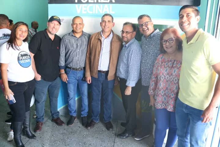 futuropalavecin's tweet photo. El futuro de nuestro país es el éxito de la unión democrática. 

Hoy parte de nuestro equipo Municipal asistieron a la inauguración de la sede de nuestros compañeros de Fuerza Vecinal en nuestro municipio donde tuvieron un grato encuentro con Líderes Nacionales. https://t.co/tyOvFU3gev