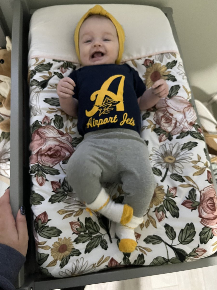 ctaylorboron's tweet photo. #JetPride 💙💛 https://t.co/KdocgEh8h3