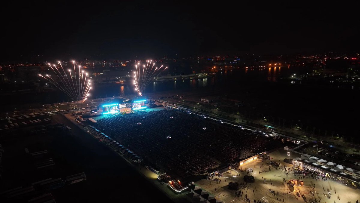 MustShareNews's tweet photo. #Riway International, a company headquartered in #Singapore, hosted a Chinese New Year (CNY) and anniversary gala event for 26,000 staff in #Taiwan, with fireworks and 'live' performances.
https://t.co/49RDRjWwk6 https://t.co/sCaGcQLMsS