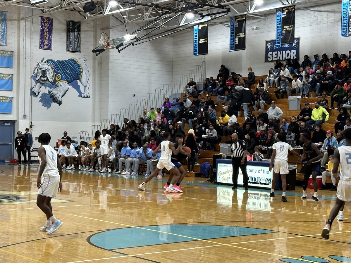 krodrequez's tweet image. I love the fight in this @Grandview_bball team. Tough game tonight but they never quit.  Let’s get them next time Bulldogs!! #FutureStrong #WeWillBeBack #JustGettingStarted