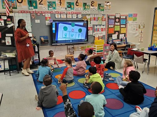 Kindergarten #cestigercubs learning to recognize irregular letter patterns in sight words vs memorizing them by using the heart ❤️word strategy. <a href="/mrsmorris_lrs/">Mrs. Reynolds-Morris</a>  <a href="/cburgelem/">ChildersburgElem</a> <a href="/TCBOE/">Talladega Co Schools</a>         #weloveourheartwords