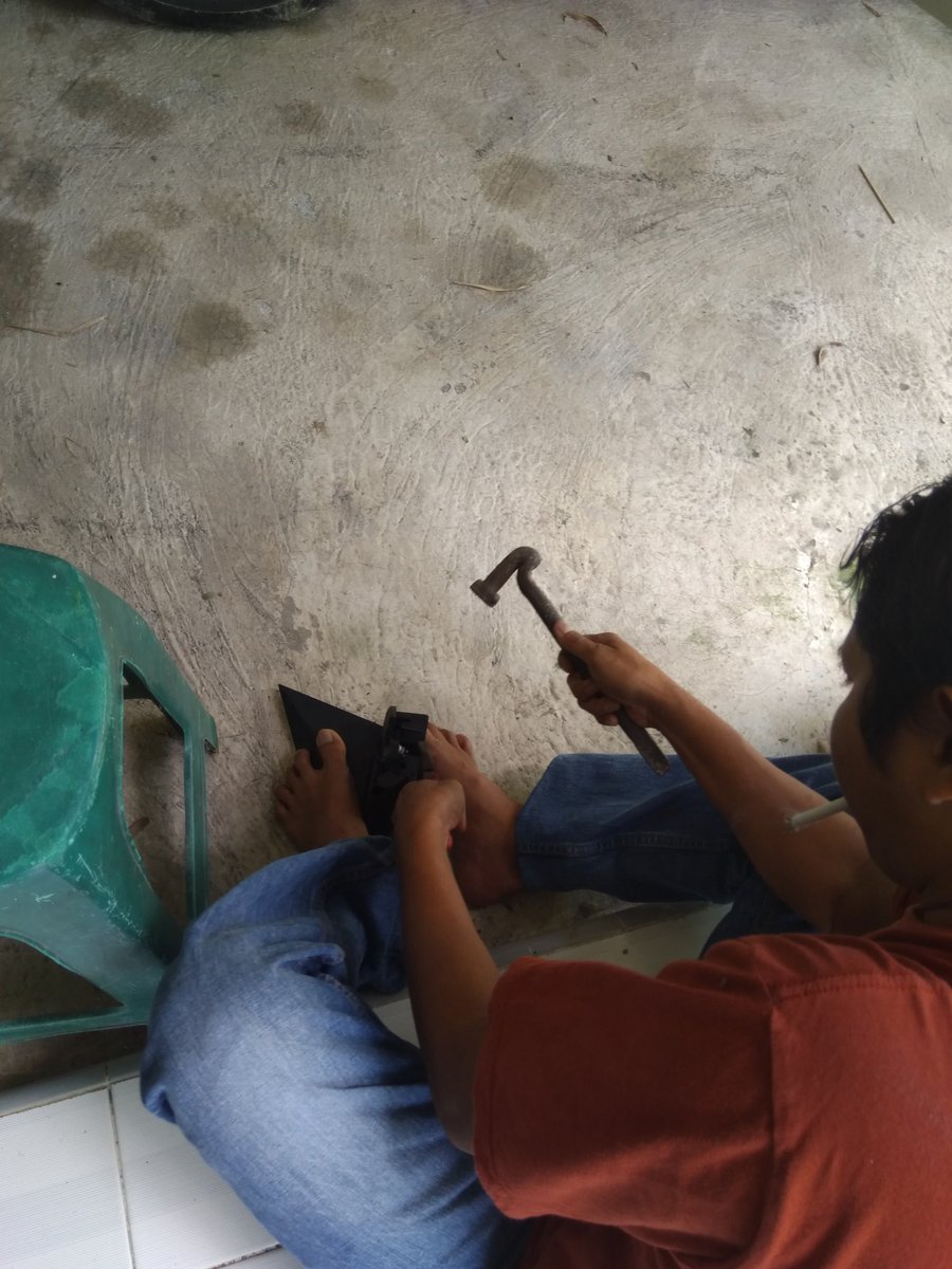 FaisAbid's tweet photo. #9TahunUUDesa
Karena kreatifitas itu berawal dari desa, dg alat seadanya, bangkit sekuatnya, dari Desa untuk Indonesia
@jokowi 
@halimiskandarnu
@Kemendespdtt
@malik_haramain
@imansyukri
@taufikmadjid71
@yusradaridesa 
@azzameldzikrie 
@tppkemendes
@mub1nmas
@SyauqiAzhar4 https://t.co/J17LU4tkzf