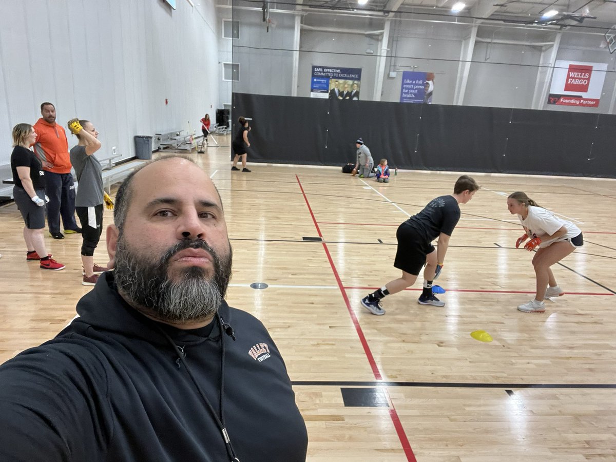 RickyDragoni's tweet photo. The work continues. @IowaPhoenix practice! #football #coach #coaching #womensfootball #iowa #Phoenix #iowaphoenixfootball #iowaphoenix https://t.co/9cedi4qv6L