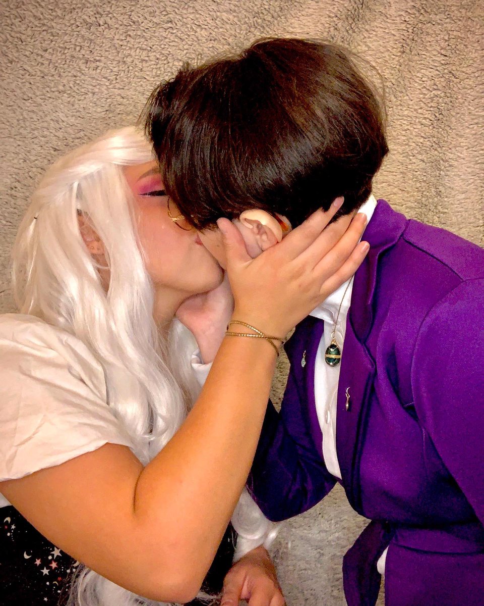 moss_cosplay's tweet photo. Whoulda thought three years after these pics weโd be engaged and living together? (It was me I had been in love with them for six months lol thanks McElroys)
โโ
#DungeonsAndDragons #TAZ #TheZoneCast #TheAdventureZone #TAZGraduation #TAZGrad #DND https://t.co/gc1KPSaC1m