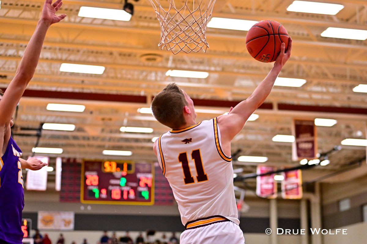 druewolfephoto's tweet photo. HT: 24-24 @ankenyhawkhoops is tied with Waukee … here are some highlights .. @devonakers881 @Johnson1Carson @lioaguirre11 @BiliewOmaha  ..@Ankeny_Hawks https://t.co/Mj1caV3IBb