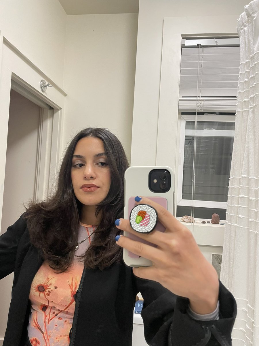 andreaqueue's tweet photo. happy friday the 13th bitches https://t.co/KAs0JRCc3d