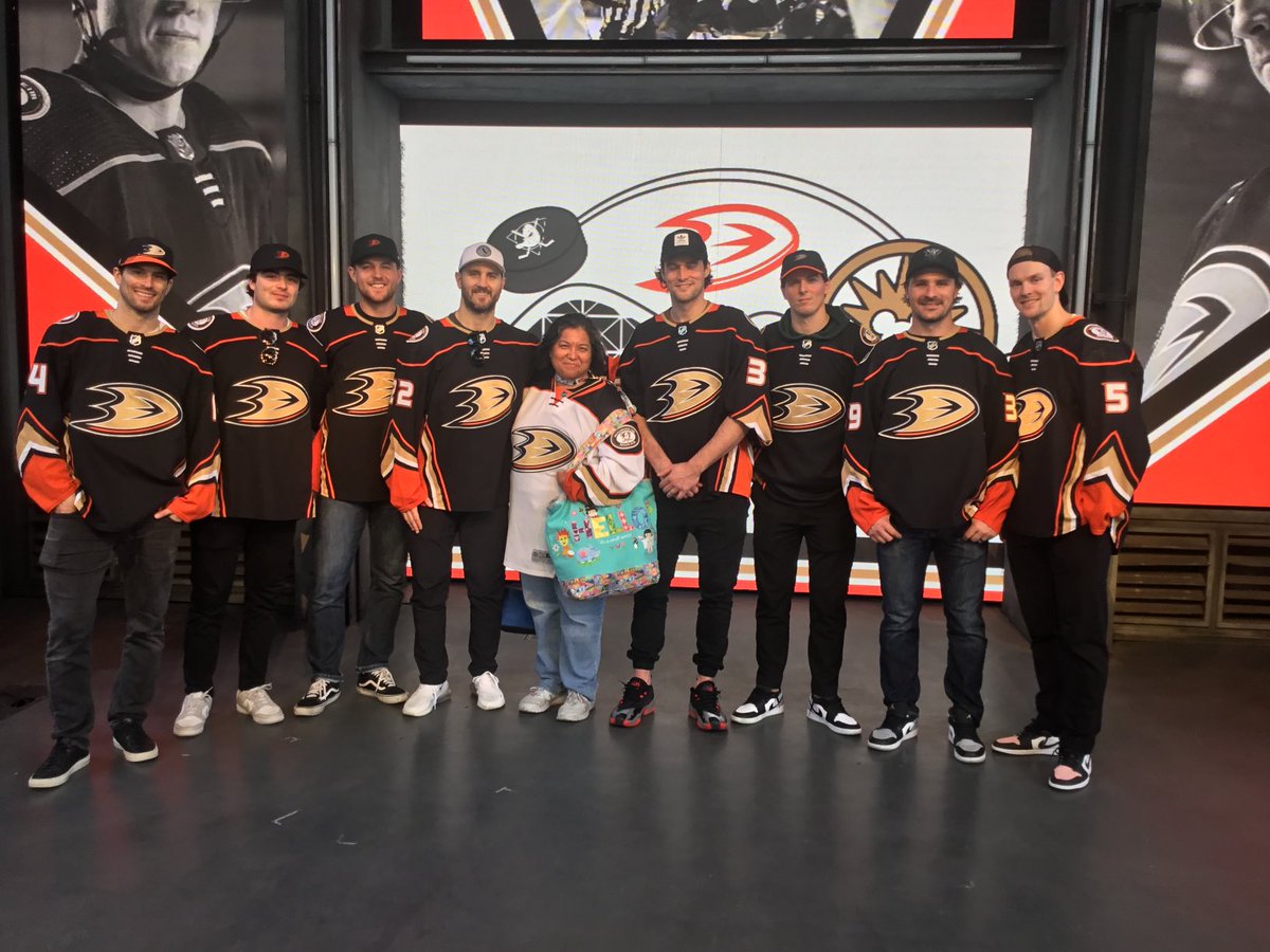 MALimon35's tweet photo. #FLYTOGETHER #DucksDay @AnaheimDucks https://t.co/J3GfmcvsGu