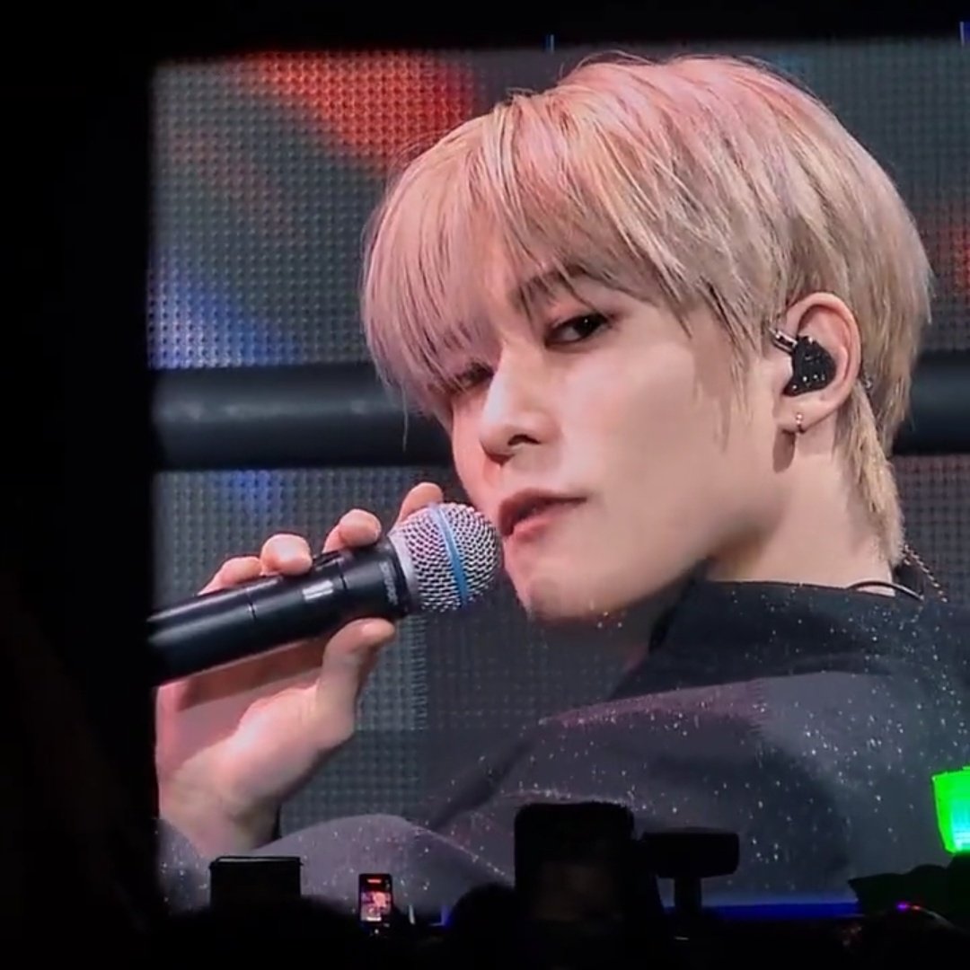 empathyoonoh's tweet photo. the power he holds... INSANE https://t.co/EbPqs3hYIk