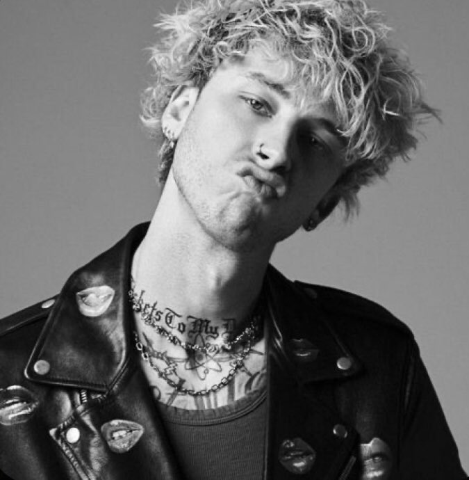 ARLacedup19XX's tweet photo. @ilovecolsonb @LilNutMegs @mrs_doctorman_ @mgk_usa Don't belong, I'm a punk
Hello world, you fucking suck!
I'm voting for #MachineGunKelly
#FavoriteDocumentary at #iHeartAwards https://t.co/eBkfMRTXwL