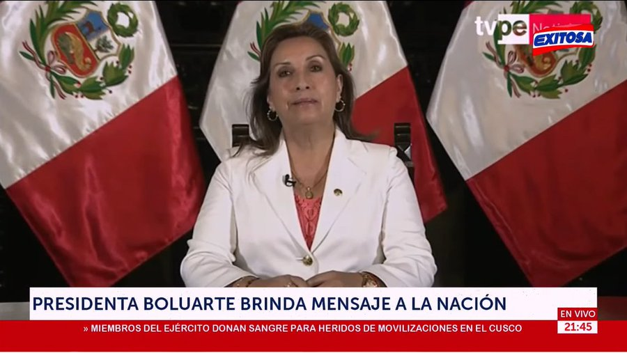 exitosape's tweet photo. 🔴🔵#AHORA | Dina Boluarte: "Que quede en los registros de la historia, que la primera mujer presidenta tuvo la valentía y la fuerza para garantizar una transición democrática y libre de corrupción". https://t.co/GRMtz7teju