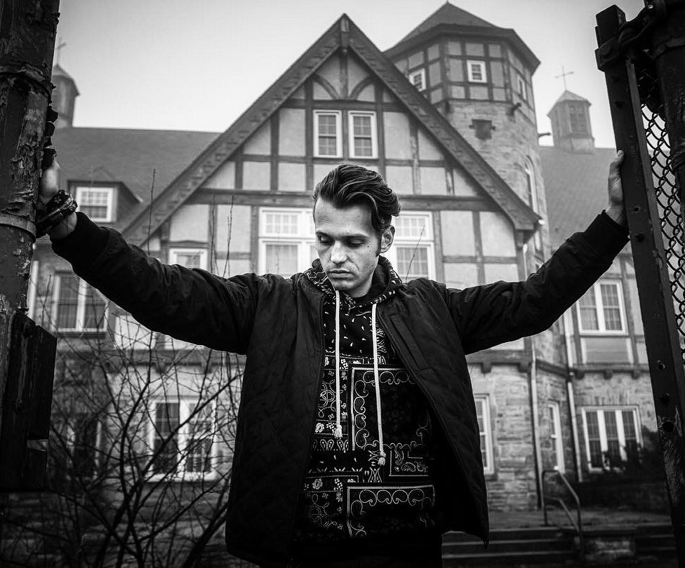 DakotaLaden's tweet photo. It’s sad to see Season 4 come to an end, but what an AMAZING journey it’s been! LOVE YOU ALL 🖤 #DestinationFear https://t.co/z41174A3t8