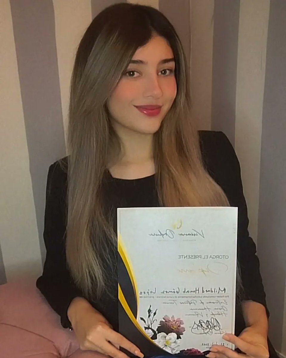 MHunab's tweet image. Holaaa bbs! ✨💗 Bueno, les abro invitación a que hagan cita conmigo para que les ponga sus extensiones de pestañas a partir del día de mañana, no duele ni es incómodo además de que no te maltrata las pestañas naturales todo lo contrario del rizador 🥺 estoy muy contenta con este