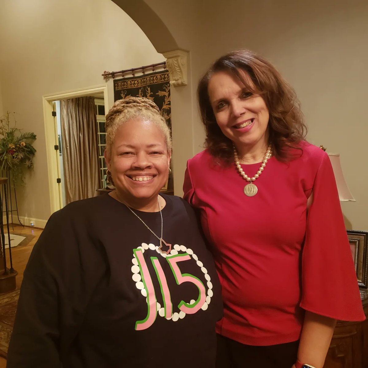 vcoman's tweet photo. Magic City (AL) Chapter of The Links,  Incorporated is preparing to host its "Emerald Green Day Party: An All Green Affair." 
 The event will be March 5 from 3-6 p.m. at  Boutwell Auditorium's Expo Hall.
Contact me for tickets!#magiccityallinks #salinksinc #TheLinksInc https://t.co/r1WH9TZdXt