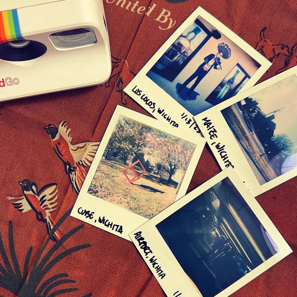 There is nothing more fon than a #polaroidgo when you are traveling you can make great memories #polaroid #polaroidmini #polaroidpicture #polaroidpictures #polaroidpic #polaroidcamera #instacam #instafilm #photography #photogram #photograph #emeraldqueen… instagr.am/p/CnYQKltDHCJ/