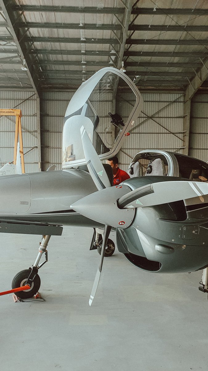 Khaizzz14's tweet image. Diamond of the sky? 💎

@DiamondAircraft #DA42NG