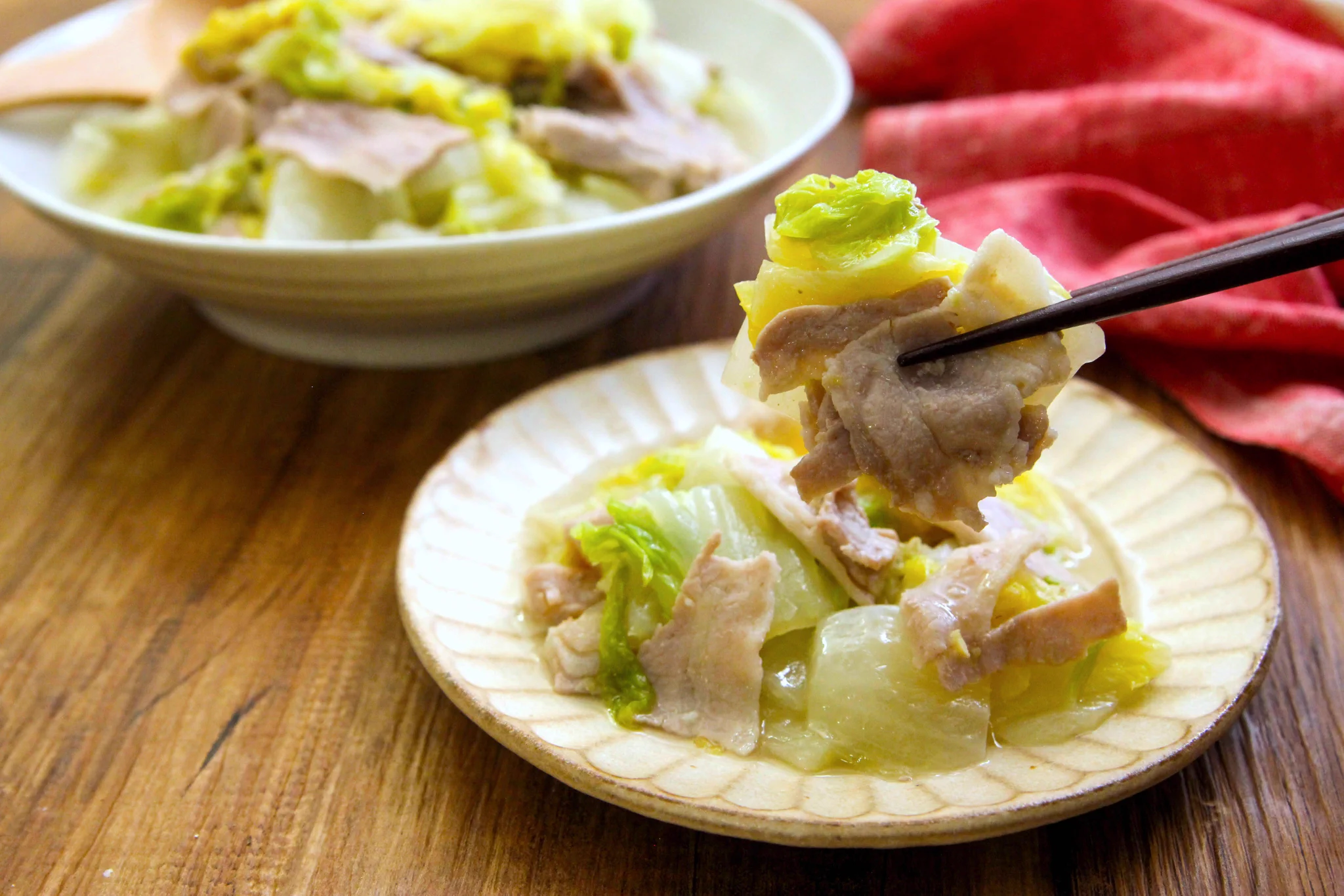 仕事帰りで疲れているようなときでも作れそう！電子レンジで作れる、豚バラ肉×白菜レシピ！