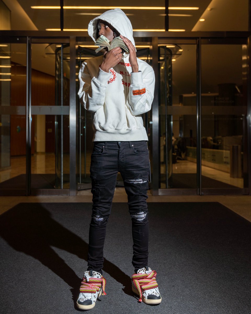 _Rodnot's tweet image. We Get Em In For The Low 📦 My Clientele Good I Ain Posted In Front Of The Store 🏬