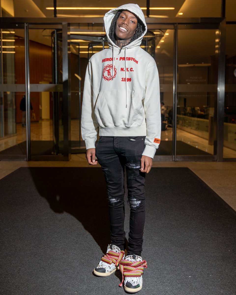 _Rodnot's tweet image. We Get Em In For The Low 📦 My Clientele Good I Ain Posted In Front Of The Store 🏬