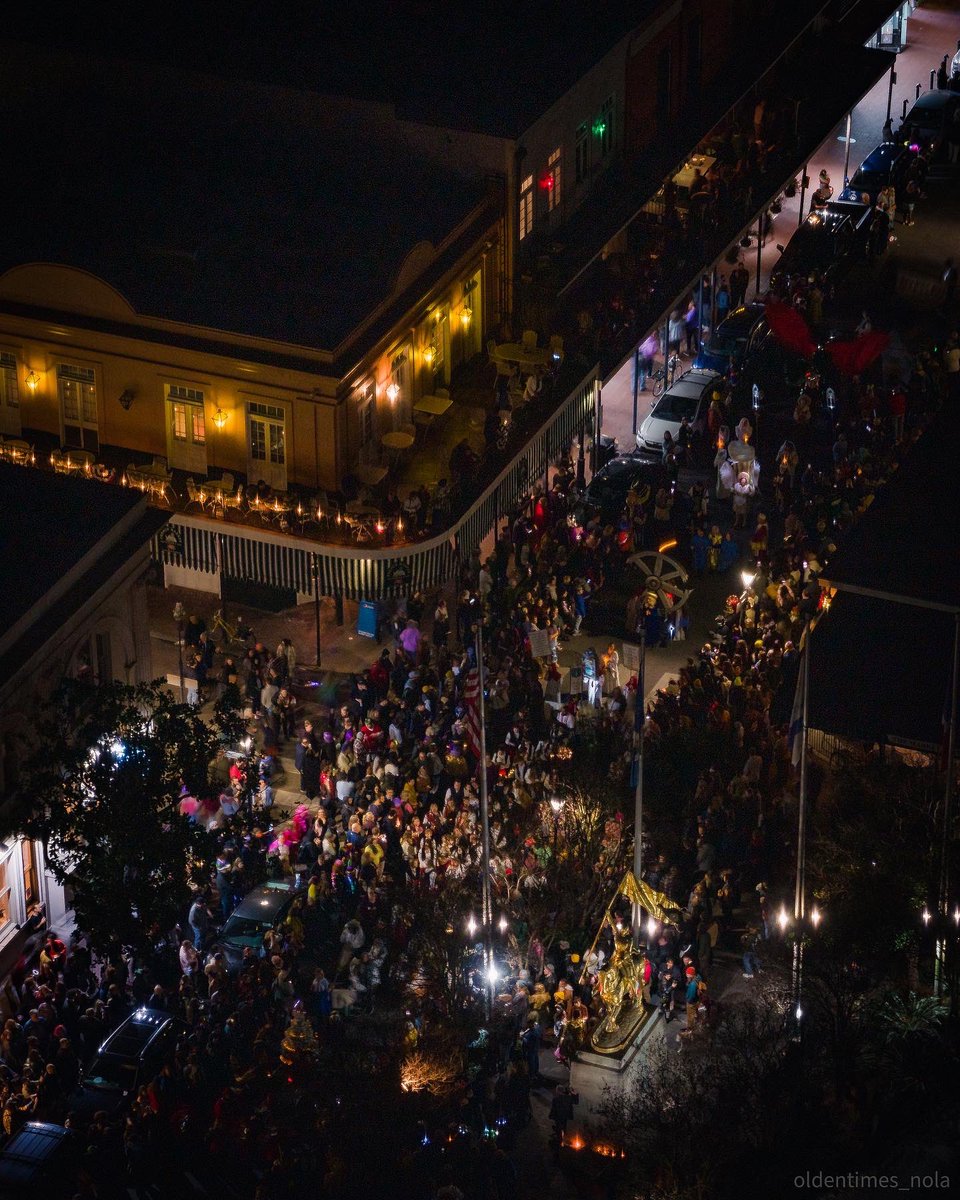 oldentimes's tweet image. My favorite shot I captured last week of the Joan of Arc Parade ⚜️
🫶💜💛💚 #MardiGras2023 #aerialphotography