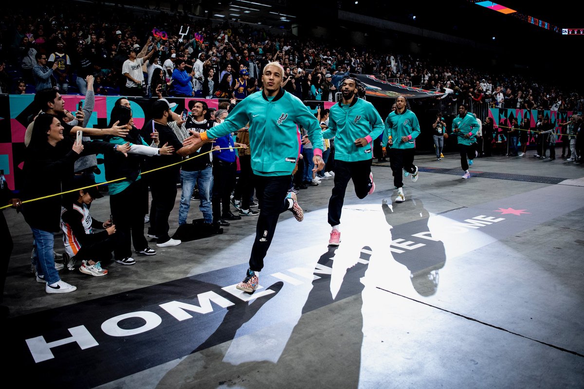 spurs's tweet photo. 6️⃣8️⃣,3️⃣2️⃣3️⃣

Couldn’t have had the largest #Spurs50 celebration without all of you, San Antonio 🙌 #PorVida https://t.co/dlGLa4rbla
