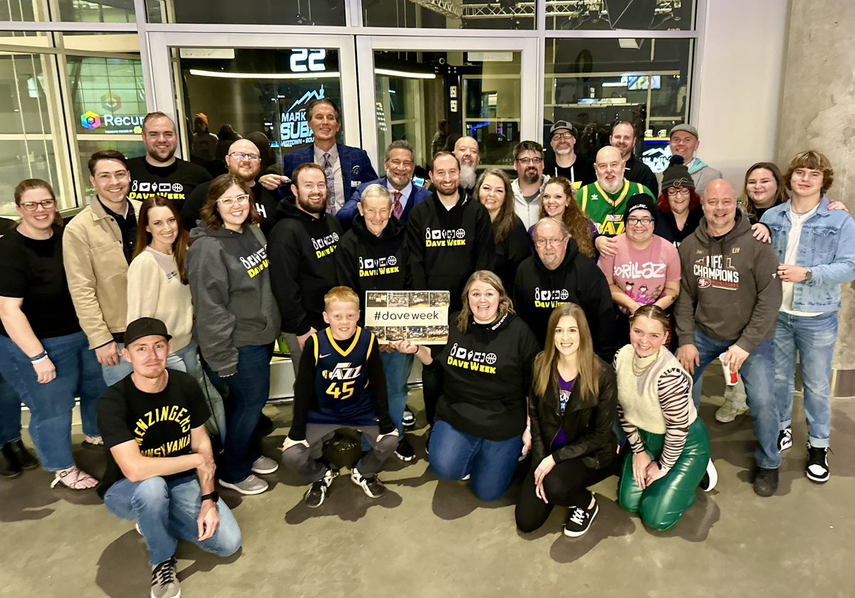 downrightdave's tweet image. It was great seeing everyone for the #DaveWeek tweetup! Thank you to @AlemaHarrington, @themikesmithway, and too many other people to tag for joining us!