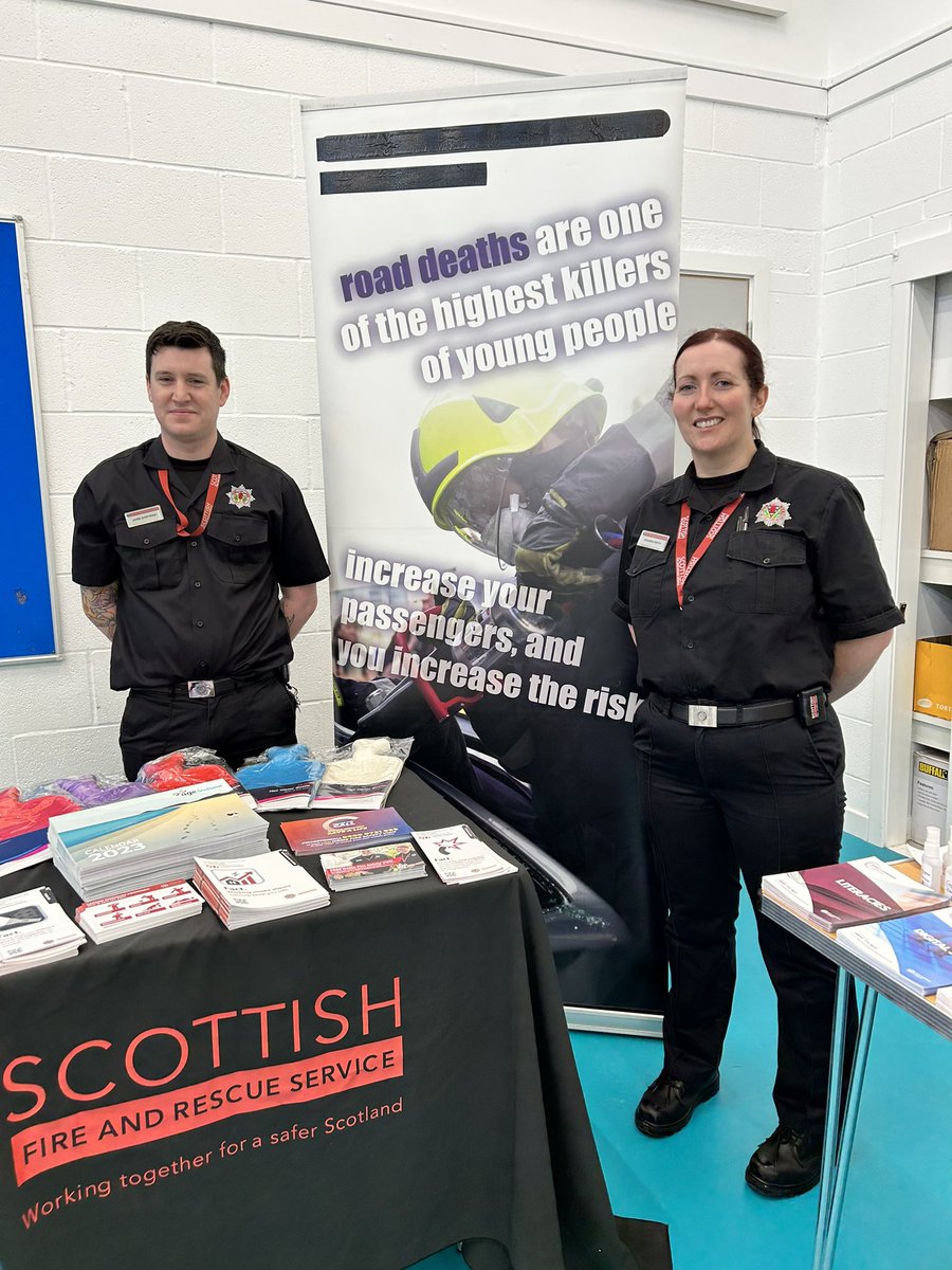 FF Shepherd & FF Smith from Livingston community fire station giving out winter safe and home fire safety advice this afternoon at the ultimate ready winter event @ forestbank ladywell, Livingston #notjustfires #CostOfLivingCrisis