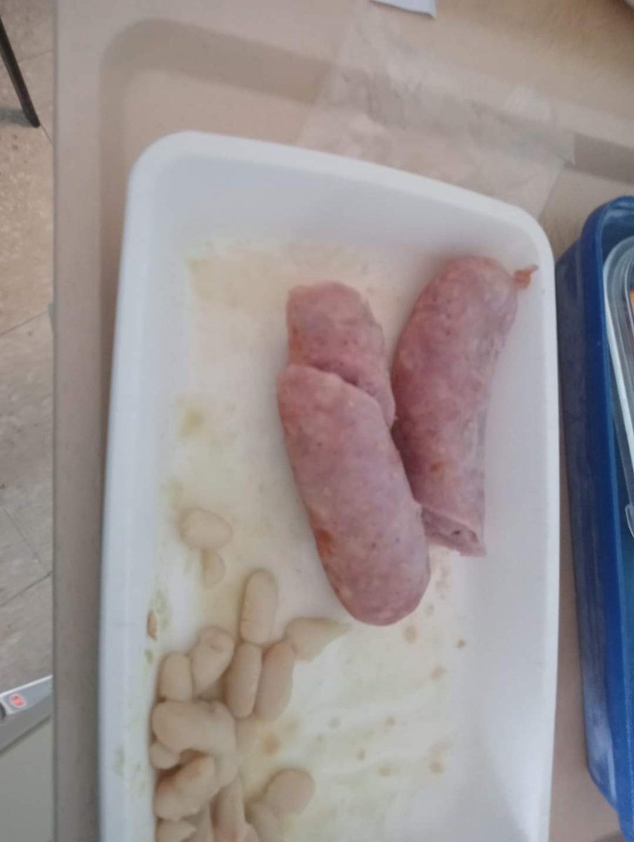 calellencahu's tweet photo. Condiciones indignantes, comida cruda y pasada, suministrada por el grupo #SERHS en el Hospital de Calella.
@CorpoSalutMS @manelbalcells @salutcat @sindicdegreuges @CalellaCOM @CFiltres @calellaesmes https://t.co/MvcqAEHVEq