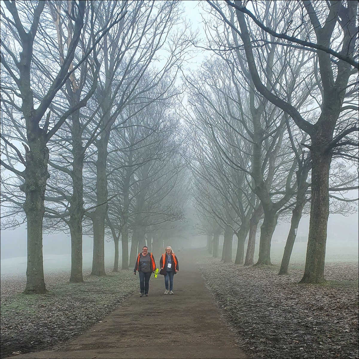 A cold, crisp #parkrun at #WoodhouseMoor #Leeds today. The #fog drifted across the park just as the #tailwalkers were coming in. #loveparkrun #leedsparks