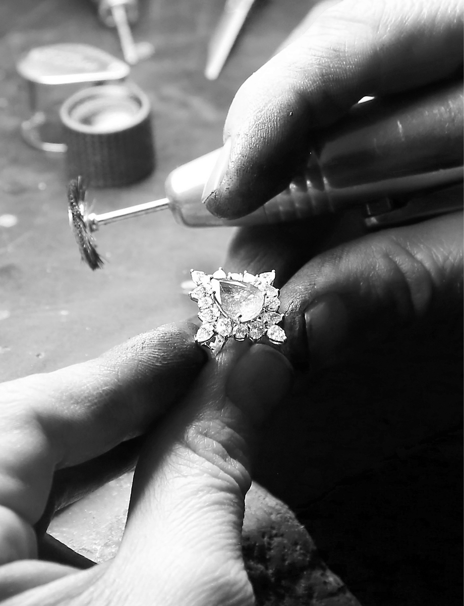 nattierg's tweet photo. Did you know? With our jewelry care and repair services, most parts of jewelry in our care are reused, resold or repurposed because we believe in extending the life of nearly every piece of jewelry. #KayEmployee
Read more here: https://t.co/5Ir7mBWN9j https://t.co/LjE5IiUqjg