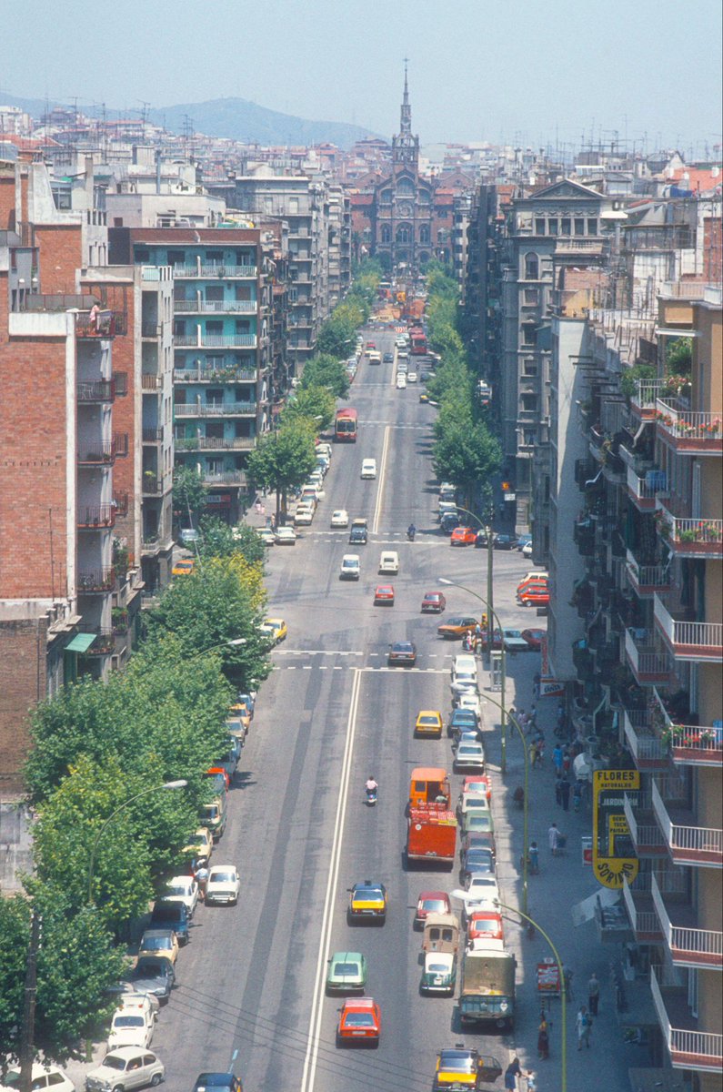 Quan l’Avinguda Gaudí era una autopista. 

Barcelona 1983.

(Feu click a la imatge si no us surt completa)