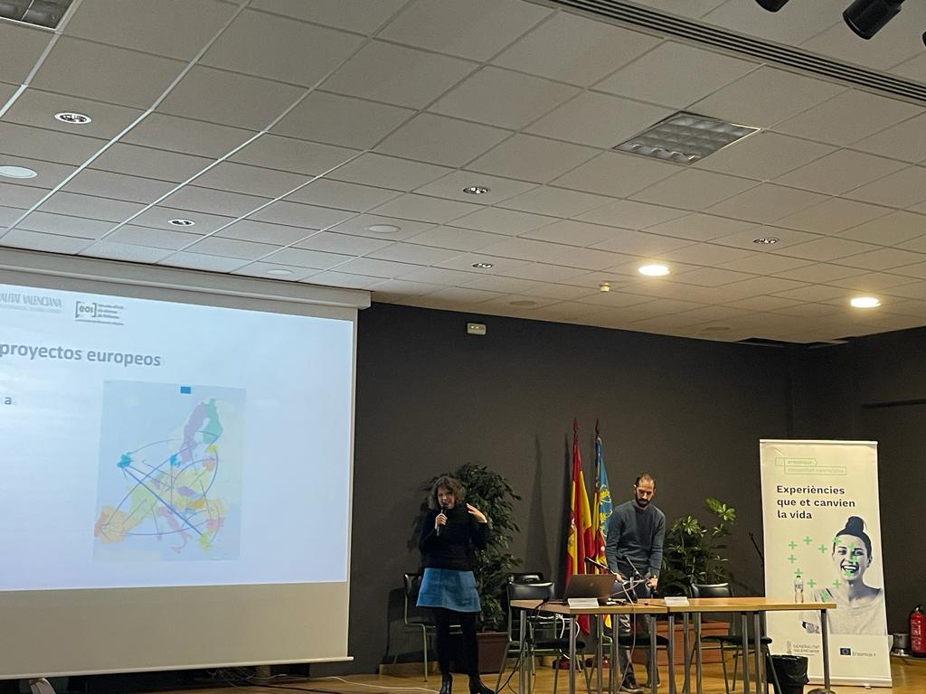 Hoy hemos presentado nuestro Proyecto #Erasmus+ como ejemplo de buenas prácticas en las Jornadas Erasmus celebradas en la <a href="/EOI/">EOI</a> de Alicante. <a href="/sepiegob/">SEPIE</a>