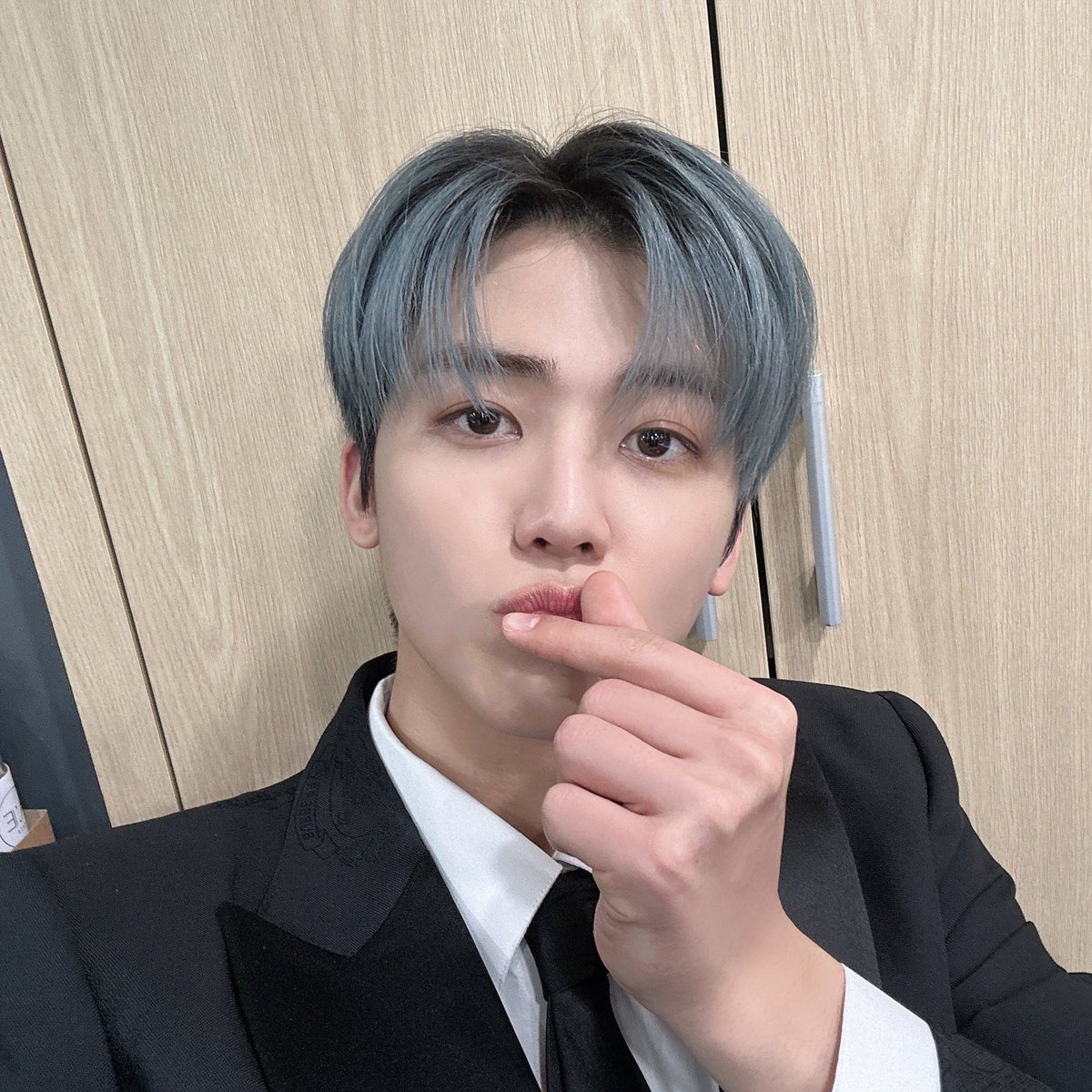 jae_min42's tweet photo. 재민이 정말 대치동셀카학원 다녔나봐... https://t.co/tsXmd1QjUw