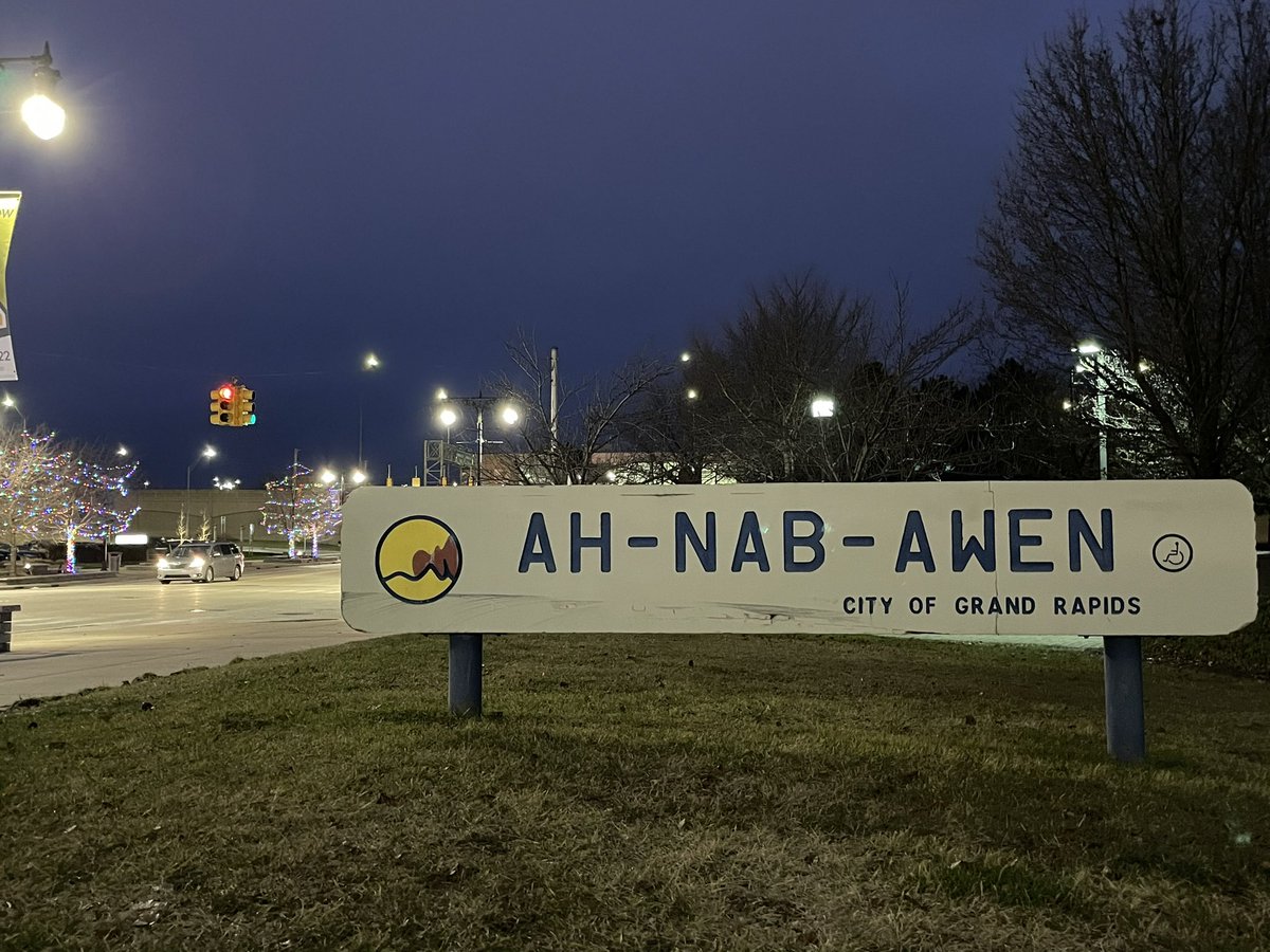 richbacolor's tweet image. Opening today’s  @MSTAMich meeting with this idea. The Grand River starts as a small stream at a fen south of Jackson. Here in Grand Rapids over 250 miles away it looks very different but still connects us. #exploremichigan #explorescience #msta2023
