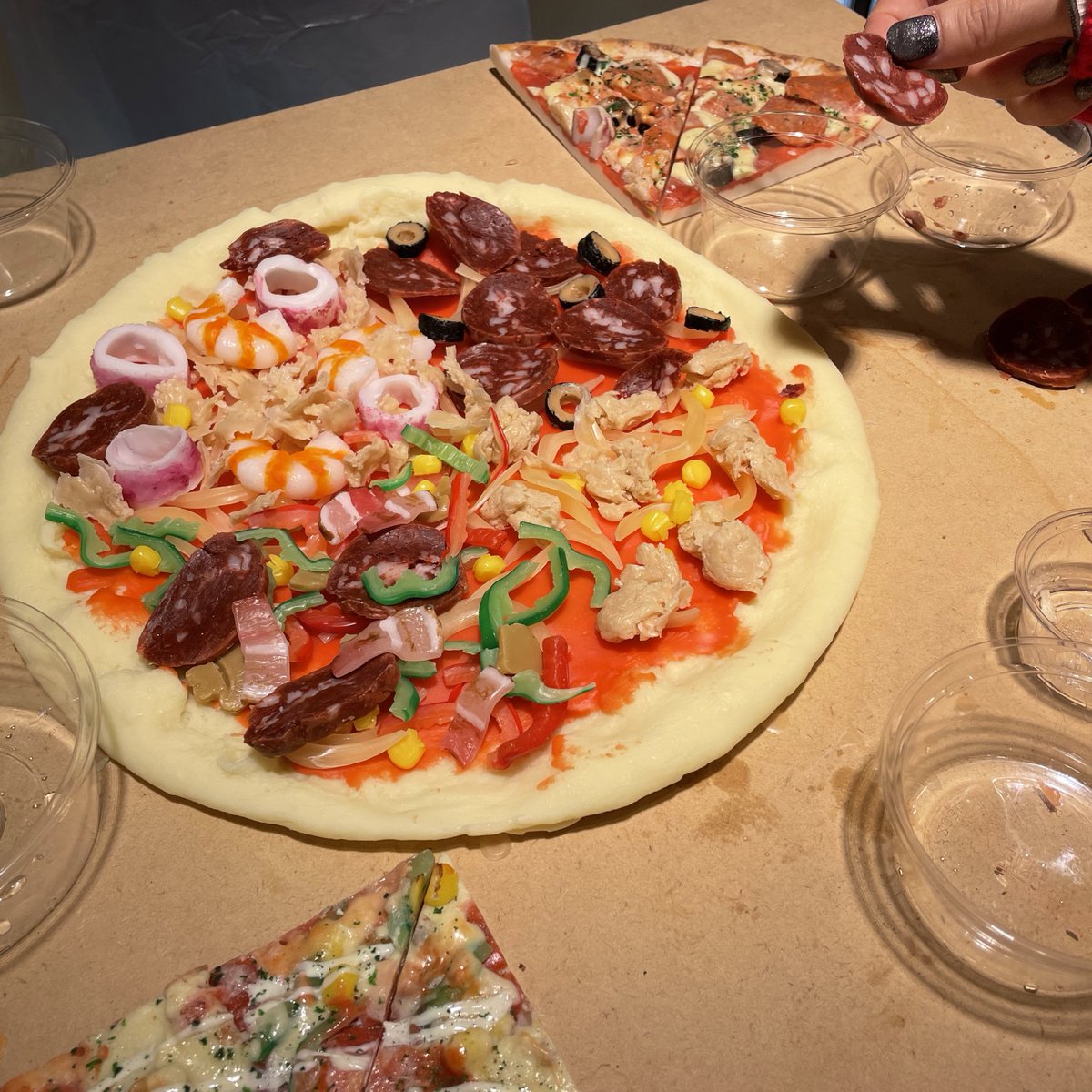 THK_FanClub's tweet photo. にせもののピザをつくろう。
Let's make a fake pizza. https://t.co/1hOkMYqdAk