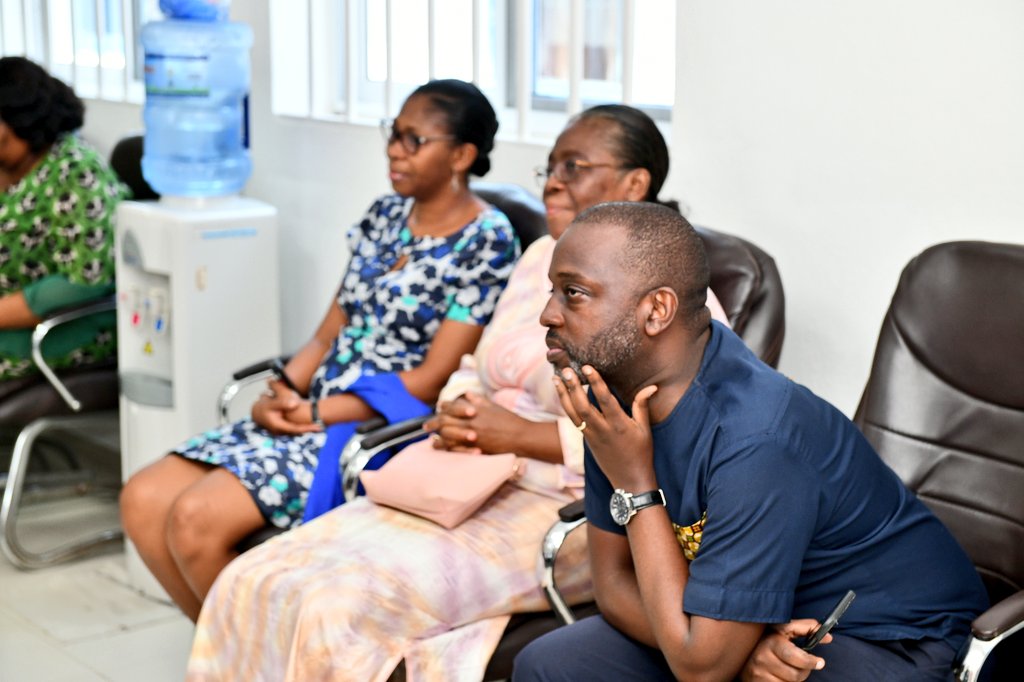 Après 32 ans de bons et loyaux services au <a href="/PnudTogo/">Pnud Togo</a>, Mme Justine Assilevi-Nuiadzi a fait valoir ses droits à la retraite le 31. 12. 2022. Hier, le bureau l'a honorée lors d'une cérémonie à laquelle ses qualités professionnelles et humaines ont été appréciées.
