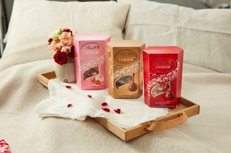Not 1, not 2 but 3, different flavors for your Valentine's date night!

Why choose one flavour when you can have all 3?

#lindtchocolate #lindt #truffles #chocolate #valentine's