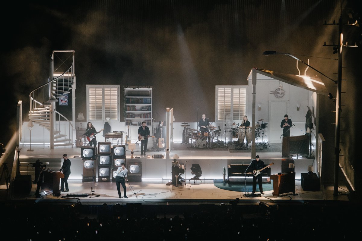 Performing in a 'house', eating raw meat on stage, and singing from the roof - this was the extraordinary @the1975 #AtTheirVeryBest! Read my review of the band's excellent performance at the @OVOHydro #Glasgow - bit.ly/DandBThe1975 📸 All images by @jordhughesphoto