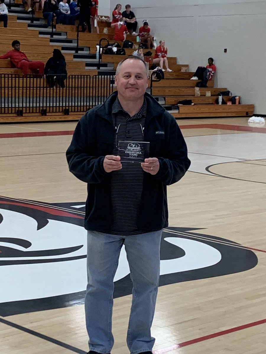 NGHSGolf's tweet photo. Always a special night celebrating NGHS Hall of Fame inductees. Former girls head coach John Payne accepting on behalf of Christina Yang (All County; All State - ‘13, ‘14, ‘15) as well as the 2022 North team (Area Champs; top 7 finish at the State Tournament) #DAWGS ⛳️🐾🏌️‍♀️ https://t.co/uS9i7oCWW9