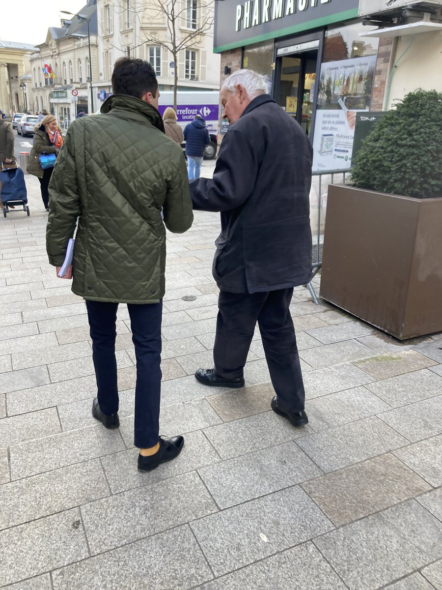 Pour bien commencer l’année, nous étions ce matin à Bourg-la-Reine ! Nous vous attendons nombreux lundi soir à 19h à l’ancienne mairie de Sceaux pour notre cérémonie des vœux 🥂🇫🇷