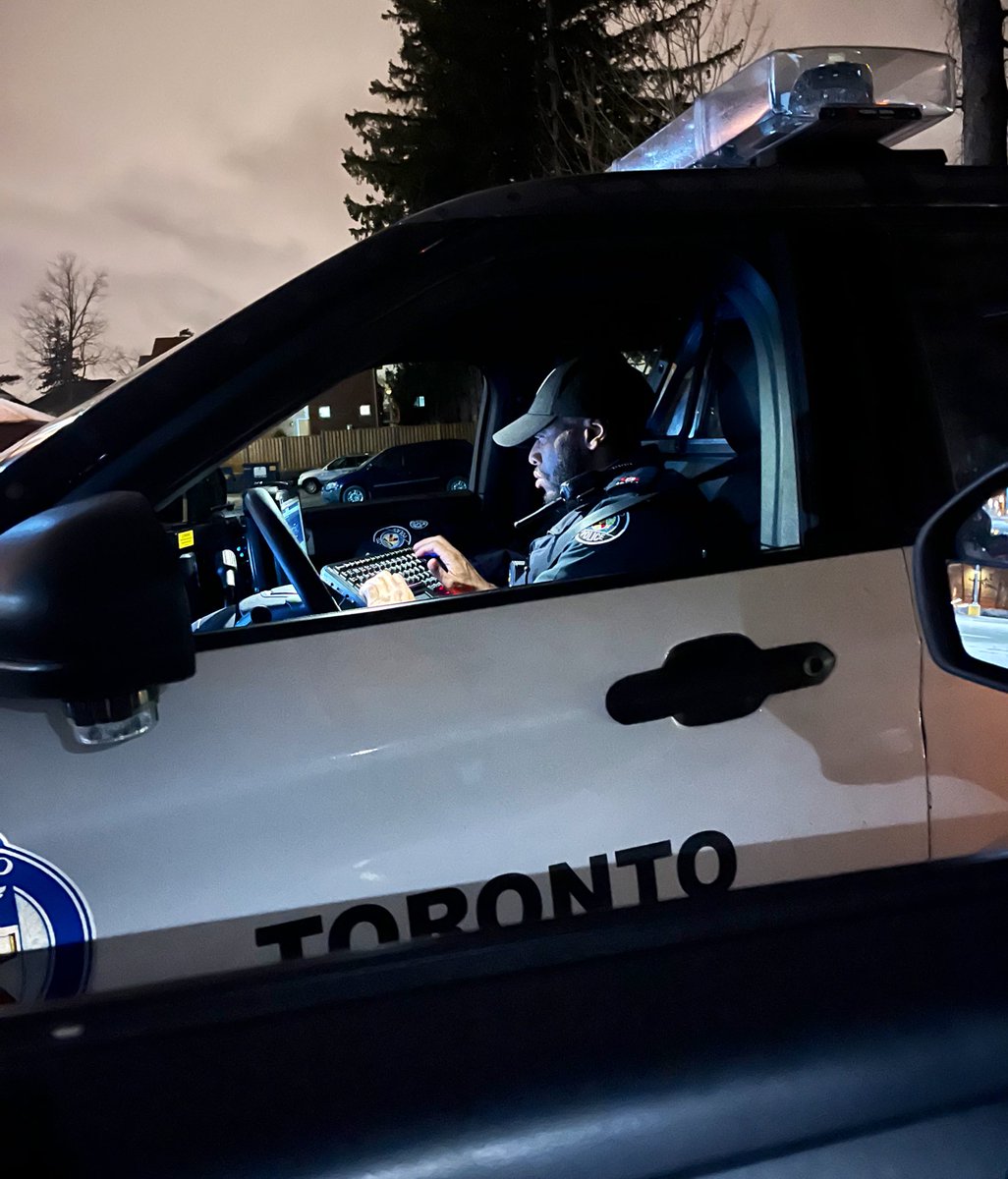 Maybe Officers on Cops shows don't have reports, 
Unfortunately, real Cops do. 
Have a safe weekend. Remember to put away the phone before driving. 
15 cell phone charges were laid yesterday. #ItCanwait #PappysTips #DistractedDriving #ItCanWait