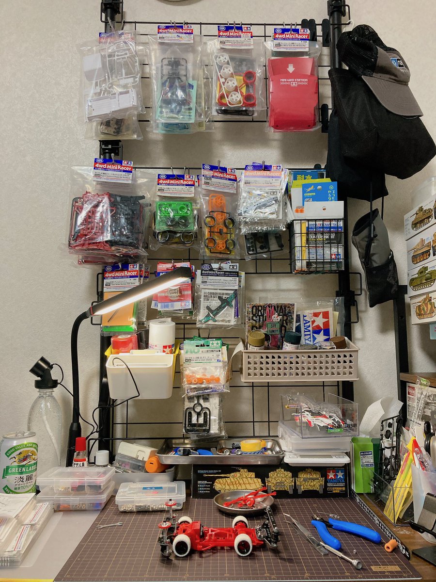 Tony_nish0412's tweet photo. 趣味机がコレクション欲のせいでショップ化しつつある。
#ミニ四駆 #趣味机 #タミヤミニ四駆 #タミヤパーツ #FMSX #fmsx #チャレンジ中 https://t.co/TXujBhiKrH
