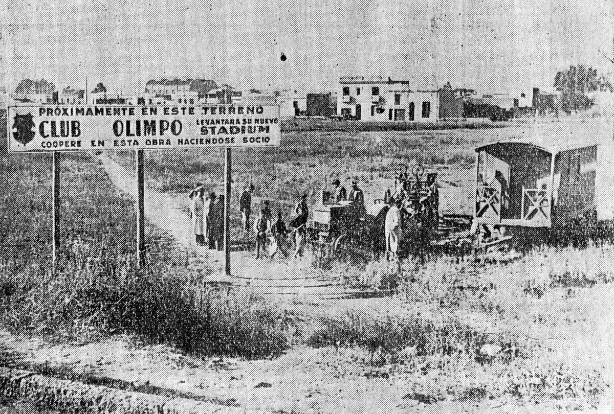HistoriaOlimpo's tweet photo. #UnDíaComoHoy 22/1/1942, Olimpo inauguraba el Estadio Roberto Carminatti en un amistoso entre Banfield y un combinado de la Liga del Sur. Fue victoria para el Taladro por 6 a 4.

⚽ El primer gol de la historia del estadio fue convertido por el bahiense Tomás Etchepare. https://t.co/aSdxHku2Jv