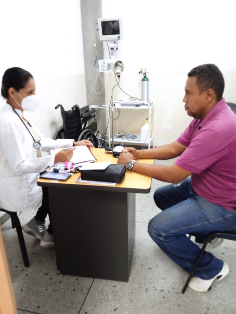 El servicio APS de la <a href="/uney_oficial/">UNEY</a> cuenta ahora con su personal médico permanente, gracias a las gestiones realizadas por el Rectorado y la Dirección de Recursos Humanos para su contratación. La comunidad universitaria podrácontar ahora con este talento humano. <a href="/MedozaWullian/">Wullian Mendoza</a>